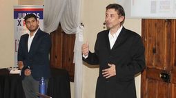 CANDIDATOS. Juárez y Paván condujeron la presentación. .