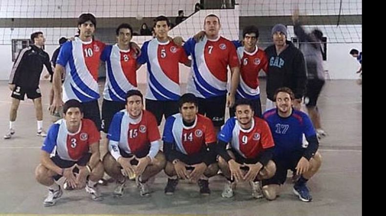 El primer equipo masculino de Muni Pilar tropezó en el debut en el Clausura..