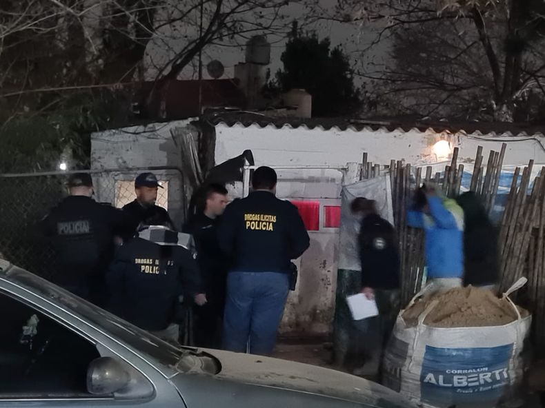 El operativo se está llevando a cabo en Los Ombúes al 800 de Manuel Alberti.