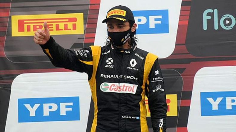 EL HOMBRE DE RENAULT. Matías Milla en el podio de Buenos Aires. (FOTO: STC2000)..