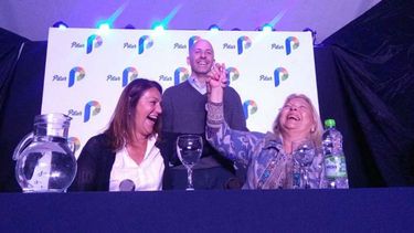 Carrió arrancó aplausos y carcajadas a un auditorio masivo..
