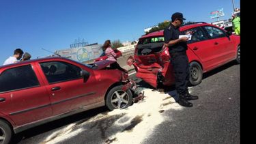 (Jimena Olazar). PELIGRO. Uno de los accidentes ocurridos el sábado pasado en el Ramal Pilar..