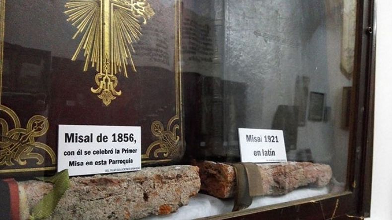 MISAL DE 1856. Con él, se celebró la primera misa..