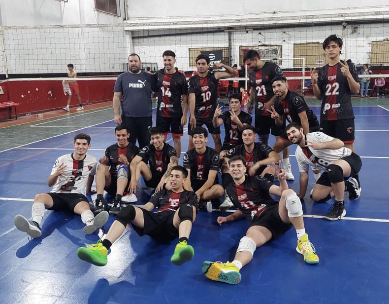 Presidente Derqui celebró en Muñiz quedarse en la Segunda División de la Metro para el 2024.