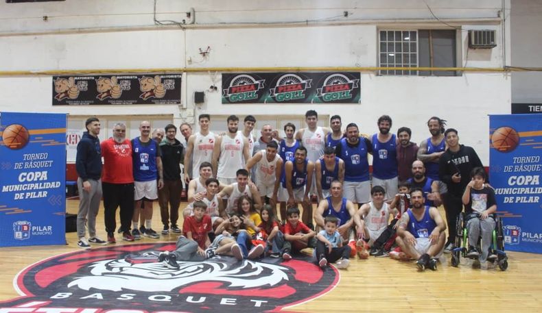 Sportivo Pilar y Muni Pilar posaron juntos en las semifinales de la Copa 2023.