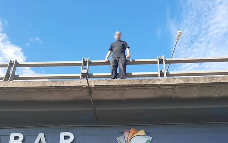 El hombre amenazó con suicidarse este viernes en Panamericana y ruta 25.