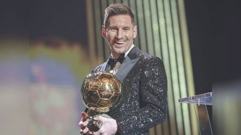 BALÓN DE ORO. Messi, días atrás, con su séptimo premio. .