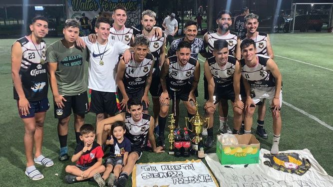 CAMPEONES. La Gloria FC se quedó con el Torneo de Verano “Campe Michelini”..