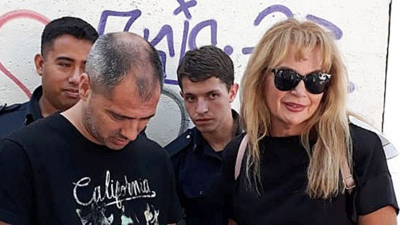 JUICIO. Alicia Storani Domínguez, señalada por la familia, ayer, en la puerta de los tribunales..