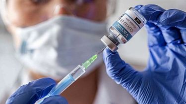 La vacuna de Oxford genera una fuerte inmunidad en mayores de 60, según los resultados de las fases 1 y 2 de investigación. .