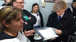 FRENTE A FRENTE. Gremios docentes y el jefe distrital volvieron a verse las caras..