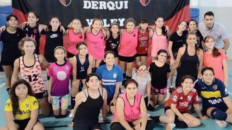 CHARLA. Las chicas de Derqui tuvieron la visita de Marcelo Silva..