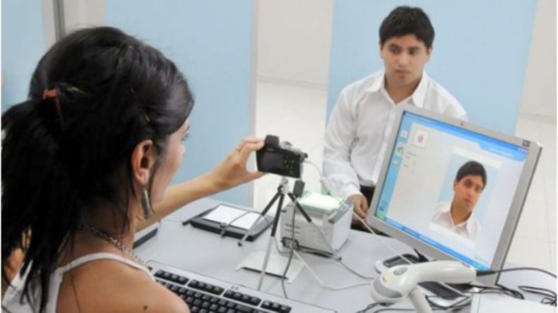 FOTO. Los DNI solo se retirarán en las oficinas de los CDR. .