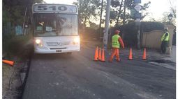 PARCIAL. El cierre de la calle no fue total, pero igual generó caos..