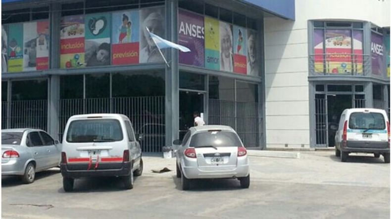 OFICINAS. Los beneficiarios deberán ir a la sede de Anses que corresponda a su domicilio..