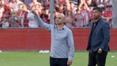 Favio Orsi y Sergio Gómez dirigiendo a San Martín de Tucumán..