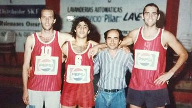 Pilar a Diario | CUARTETO. Nardini, Hernán Laginestra, Guillermo Díaz (entonces presidente) y Aníbal Saettone en 1991..