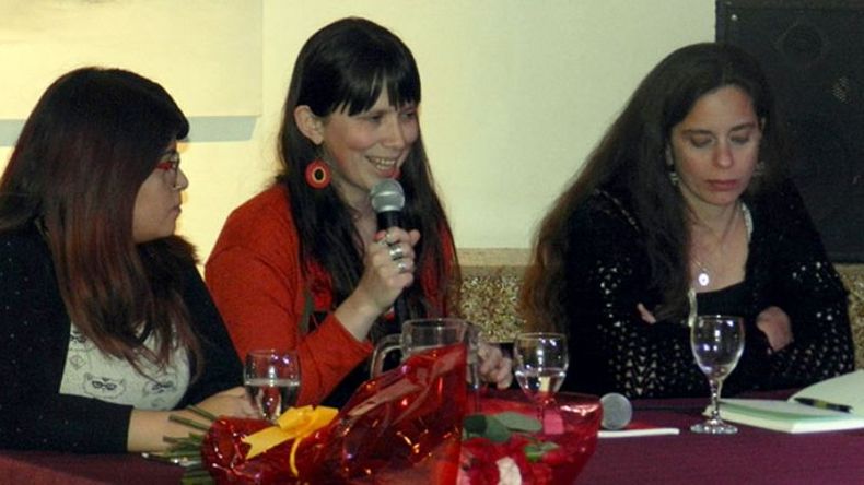AUTORA. Victoria Mora (ctro.), el sábado, en el CCF..