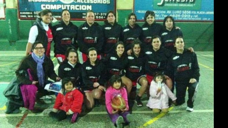 Las Diablitas de Pilar vencieron a Stella D’Italia 53-46..