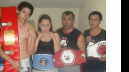 El campeón, Barrios, junto a Daniela Vergara, José Luna y Sergio Vergara..