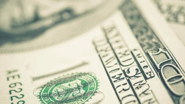 Mirá a cuánto cotiza el dólar blue, el dólar ahorro, el dólar tarjeta y el dólar turista en Argentina, según el promedio del Banco Central.&nbsp;
