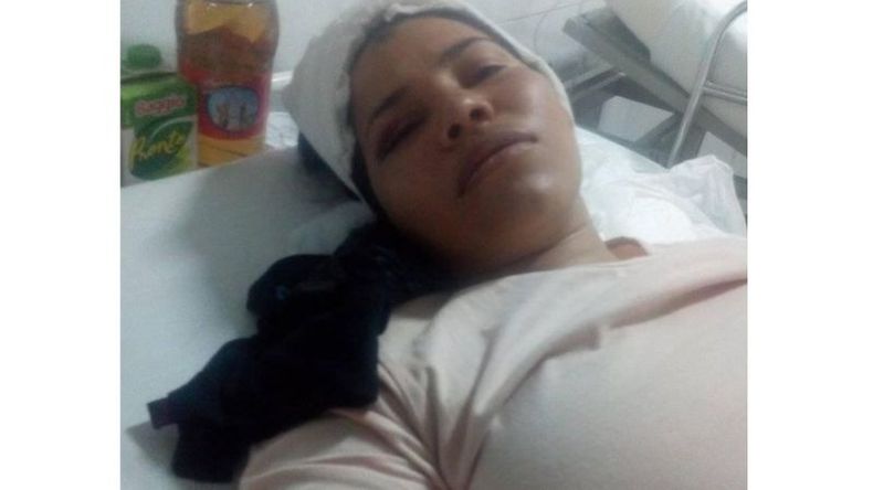 La víctima, durante su internación en el hospital..