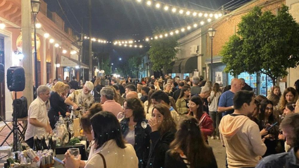 Feria de Vinos y Noche de Museos en Capilla del Señor Feria de Vinos y Noche de Museos en Capilla del Señor
