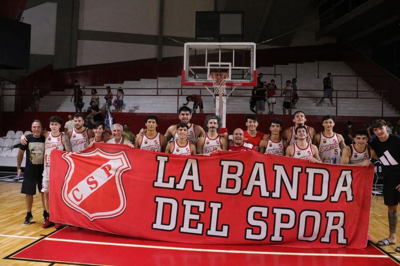 Sportivo Pilar llegó a la cima en el Microestadio.