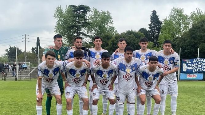 EQUIPO. El once inicial de Metalúrgico que jugó este lunes en Moreno.