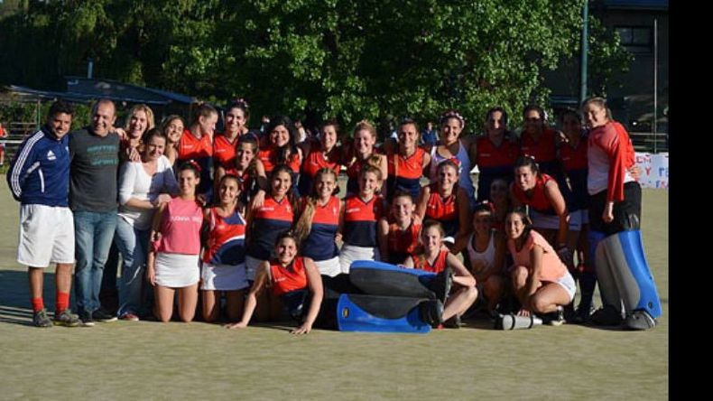 (Silvia Picciola - HD Hockey Digital). Deportiva Francesa A terminó arriba de todos en la Zona 2 de la División E. Ahora irá por el ascenso en los playoffs..