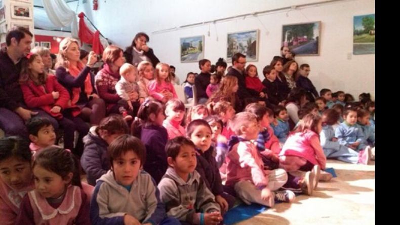 Alumnos de varias escuelas asistieron a la presentación..