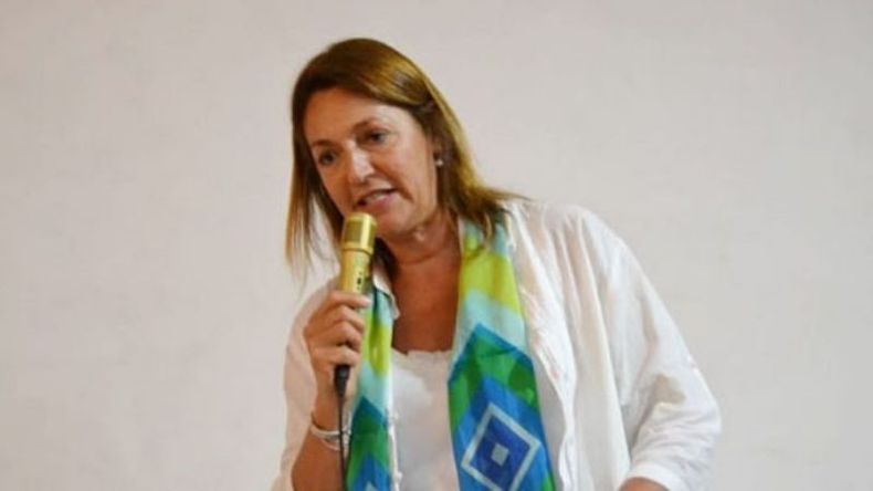 ESCUDERA. Campagnoli salió fuerte a defender a Ducoté. .