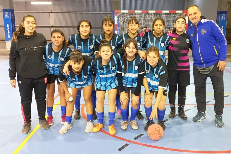 CAMPEONAS. Las chicas de la Escuela 25 que clasificaron a la etapa Regional.
