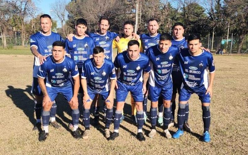 HOLA PUNTERO La Fraternidad pisoacute firme en el Polideportivo Maschwitz para sostenerse como liacuteder de la Divisioacuten A