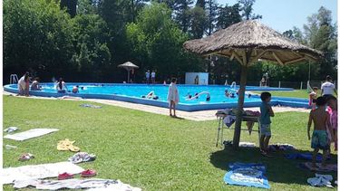 AL AGUA. Este año, algunas escuelas de verano también tienen pileta..