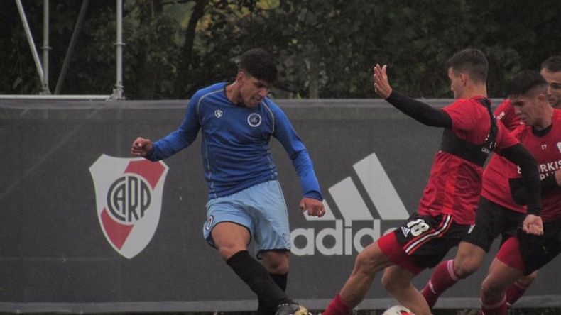 Real Pilar se dio el gusto de jugar en las instalaciones del River Camp (foto prensa Real Pilar). .