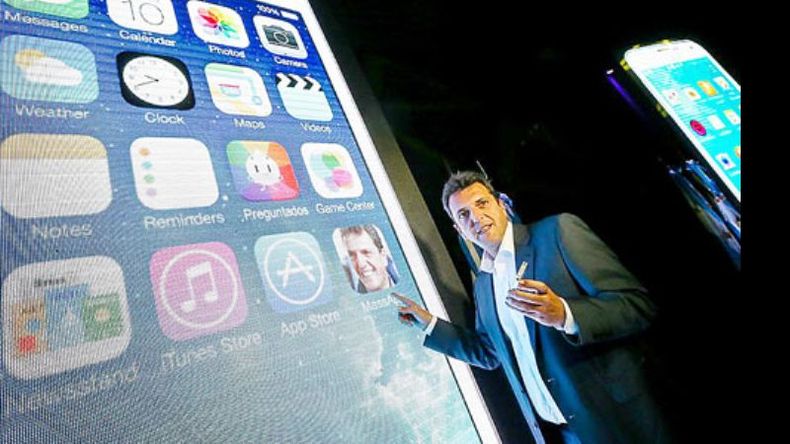 Massa presentó MassApp, una aplicación para chatear y enviar sugerencias..