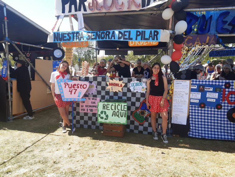 Los puestos escolares tienen al rock como temática principal.
