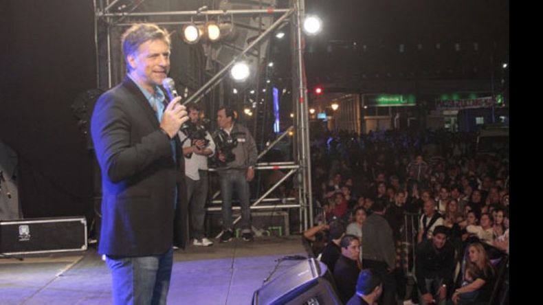 Horacio Cabak en la elección de la reina..