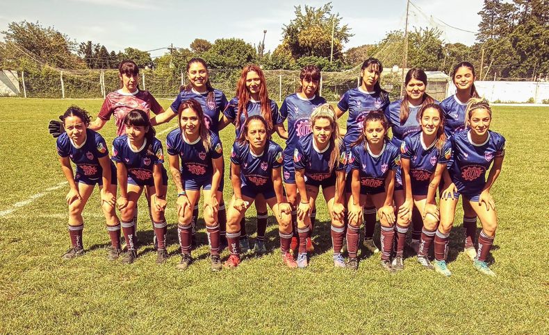 Los chicas de Deportivo Metalúrgico buscan asegurarse el 2º puesto del Torneo Femenino.