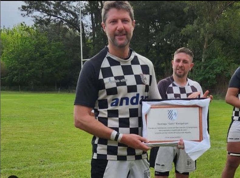 San José le entregó una plaqueta a Bacigalupo por sus 22 temporadas en el club.