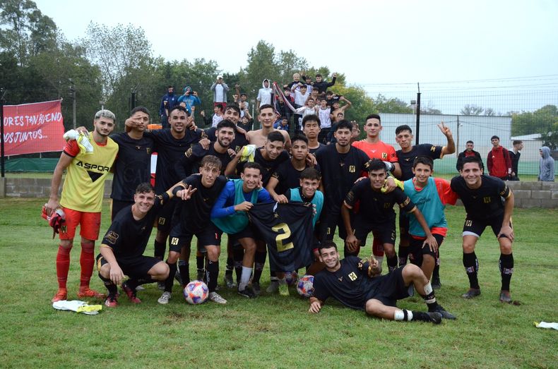 futbol Atletico festejo final equipo.jpeg