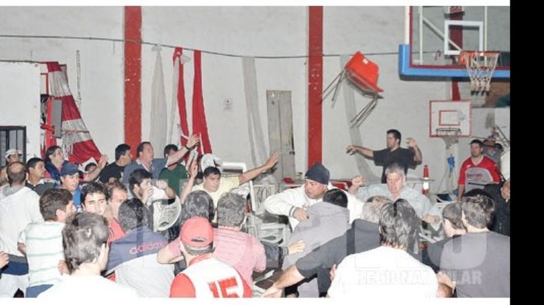 La violencia en el clásico del 17 de agosto pasado, tuvo su costo para ambos equipos..