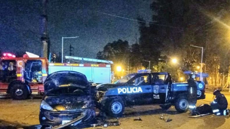 El automóvil fue impactado por un patrullero en la intersección de Ruta 25 y Savio. .