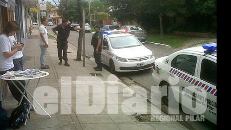 Los móviles del SAP, en contramano, identificando a los militantes..