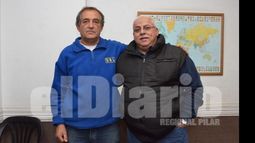 SIN VIOLENCIA. Daniel Noto (Atlético) y Yamil Caballero (Sportivo) posan para la foto tras la reunión de anoche..