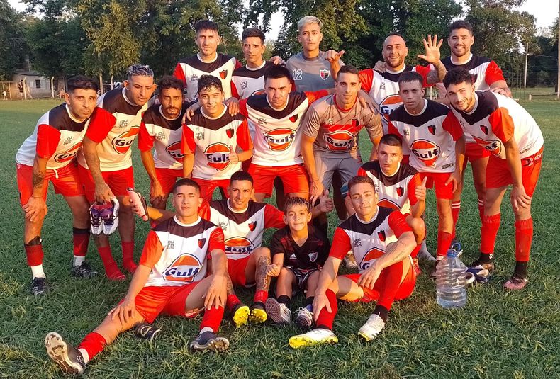 SEXTETO TRIUNFAL. Derqui se despachó el sábado con una goleada en casa y lo festejó con su gente.