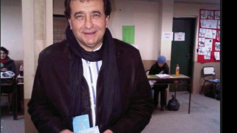 Ricardo Male, primer precndidato del Frente Renovador, uno de los últimos en votar, en la escuela 12 de Zelaya..