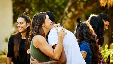 Abrazos: ¿Qué dicen de tu personalidad?