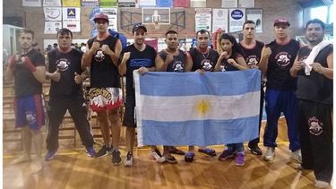 DORADOS. Los alumnos de Luna, en el gimnasio del Club Plaza de Colonia..